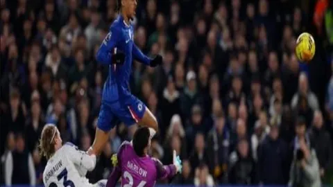 C罗纽卡斯尔之战争议动作引球迷热议